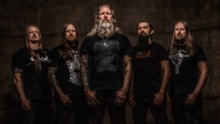 An seinem mächtigen Bart und der imposanten Erscheinung ist Johan Hegg zweifelsfrei als Amon-Amarth-Oberwikinger erkennbar.  (Bild: Metal Blade Records)