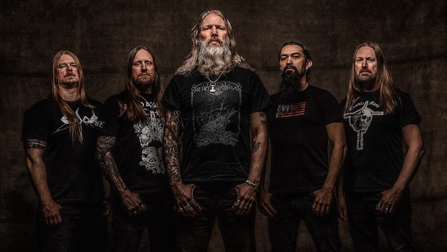 An seinem mächtigen Bart und der imposanten Erscheinung ist Johan Hegg zweifelsfrei als Amon-Amarth-Oberwikinger erkennbar.  (Bild: Metal Blade Records)