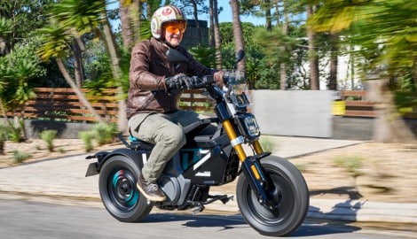 Elektro-Motorräder – wie die BMW CE 02 – sind nicht billig – da hilft die Förderung spürbar.