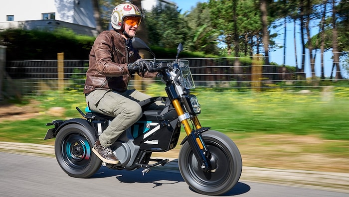 Mit den hinteren Fußrasten wird die Sitzposition aktiver.