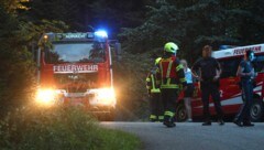 Die Feuerwehr musste den Mann retten. (Bild: Laumat.at, Krone KREATIV)