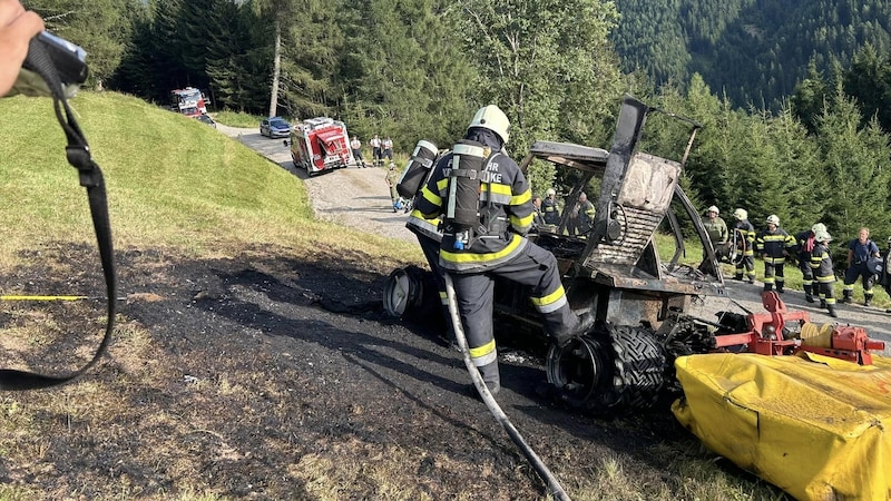 The mower tractor in Eisentratten burned out completely. (Bild: FF Kremsbrücke)