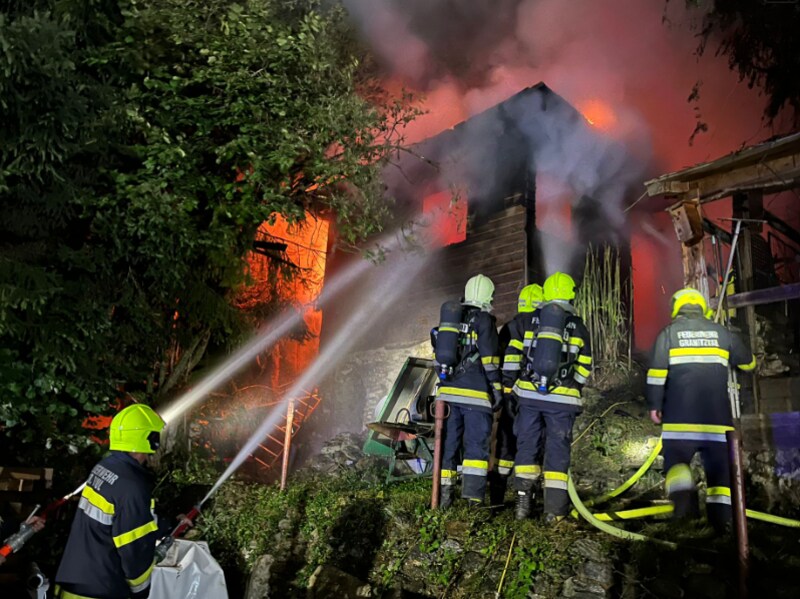 Insgesamt 94 Mann standen im Lavanttal im Einsatz.  (Bild: Feuerwehr St. Paul im Lavanttal)