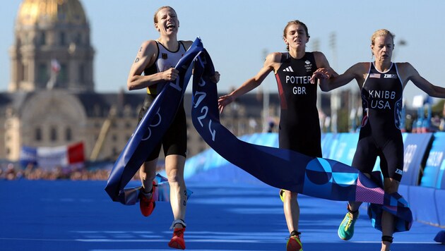 Laura Lindemann (li.) setzte sich im Zielsprint durch. (Bild: AFP/Franck FIFE)