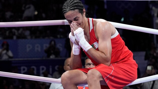 The controversial Algerian boxer Imane Khelif has sent an emotional message to all critics. (Bild: AP ( via APA) Austria Presse Agentur/ASSOCIATED PRESS)