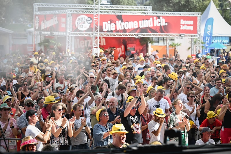 Die Begegnungszone findest du gegenüber der Hauptbühne, siehe Foto (Bild: Markus Wenzel)