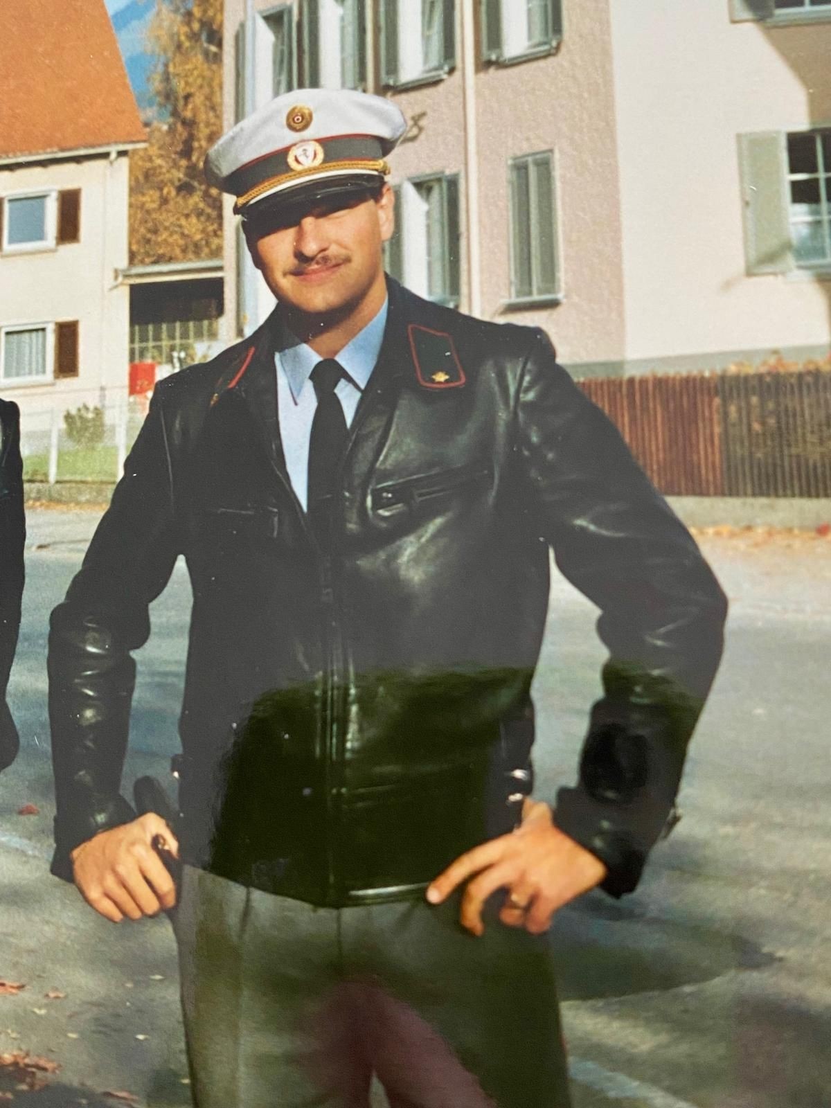Seit 40 Jahren T tig SP Chef Leiter Feiert Dienstjubil um Bei seit-40-jahren-t-tig-sp-chef-leiter-feiert-dienstjubil-um-bei