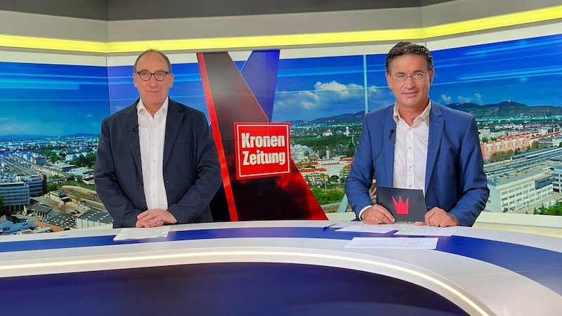 Johannes Rauch, Gesundheitsminister (die Grünen) mit Moderator Gerhard Koller. (Bild: krone.tv)