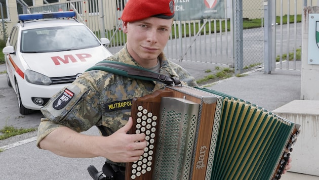 This soldier is a hero: he describes his incredible mission to the "Krone". (Bild: Markus Tschepp)