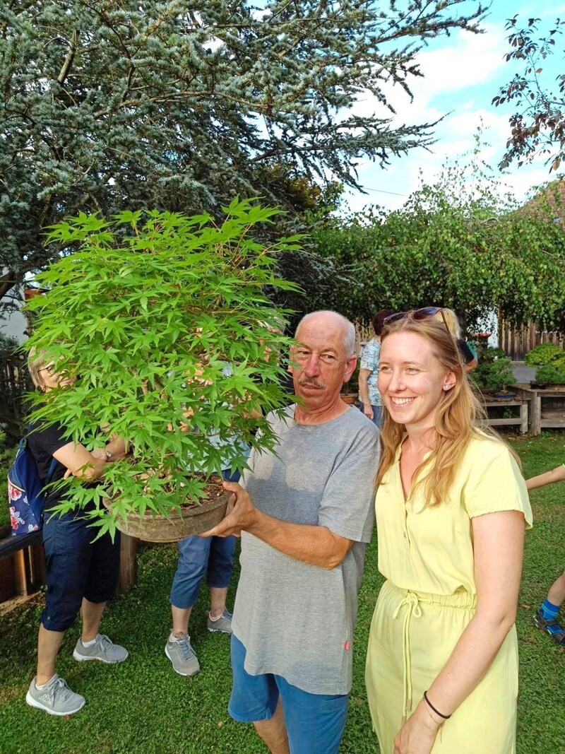 Erich Csar is an expert in the art of bonsai trees. He is full of passion. (Bild: Naturfreunde Litzelsdorf)