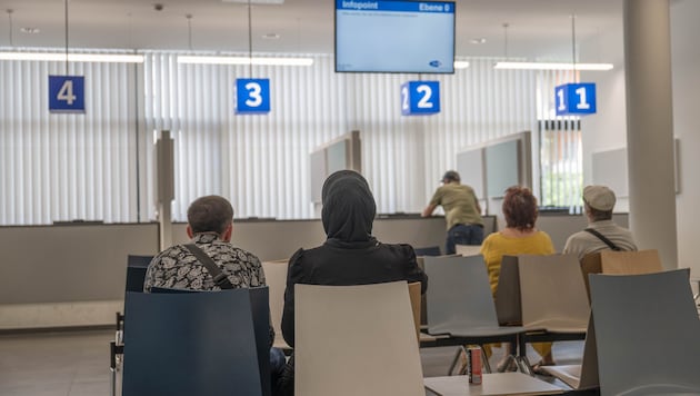 Die Menschen, die beim AMS vorstellig werden, werden mehr. (Bild: Jürgen Fuchs)