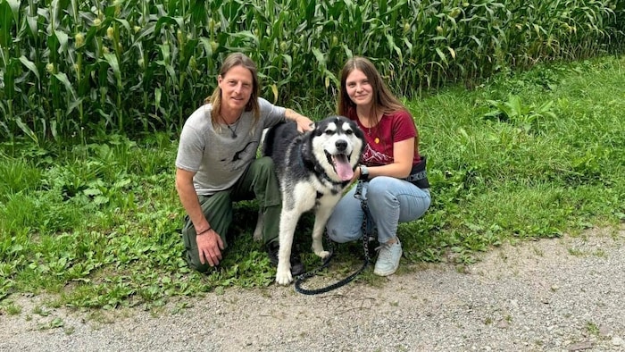 Martin Eigentler with his daughter Lisa picking up "Bounty" at the Wörgl animal shelter.