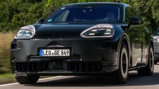 Porsche zeigt erstmals Fotos der vierten Cayenne-Generation – wenn auch getarnt. (Bild: Porsche)