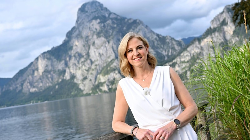 Beate Meinl-Reisinger at Lake Traunsee (Bild: APA Pool/APA/FOTOKERSCHI.AT/WERNER KERSCHBAUM)