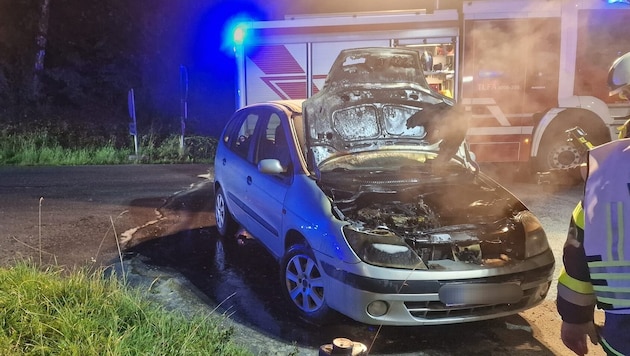 Aus dem Motor schlugen Flammen.  (Bild: FF Bad St. Leonhard)