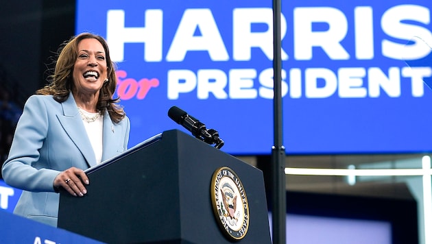 After her term as Vice President, Kamala Harris now wants to hold the highest office in the USA. (Bild: APA/AP)