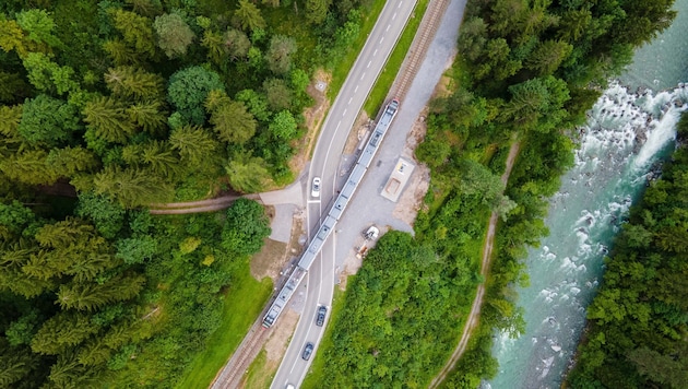 Die Verkehrssicherheit am Bahnübergang soll erhöht werden – zumindest in diesem Punkt sind sich die Beteiligten einig. (Bild: www.meznar.media)