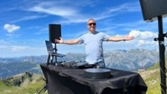 Der Job und die Liebe zu den Bergen hat den DJ ins Ländle verschlagen. (Bild: DJ Adrian)