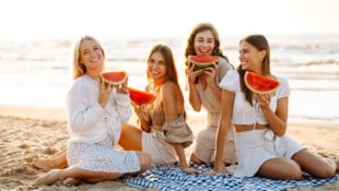 Im Urlaub zu smarten Snacks wie Obst greifen. (Bild: stock.adobe.com/maxbelchenko - stock.adobe.com)