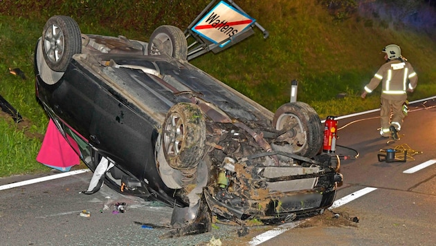 The driver was able to free herself from the wreckage. (Bild: ZOOM Tirol/Krone KREATIV)