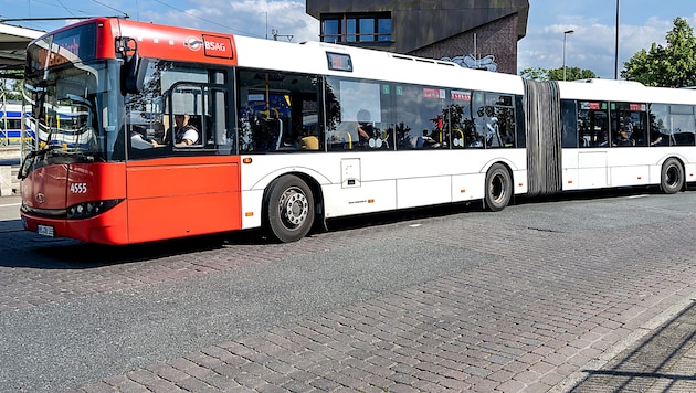 The 15-year-old showed exceptional knowledge of details and accompanied a bus driver on his tour. (Bild: stock.adobe.com/Björn Wylezich)