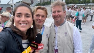 ORF-Journalistin und Ex-Wasserspringerin Veronika Kratochwil mit ihrem Ex-Schützling Anton Knoll und ihrem früheren Trainer Aristide „Didi“ Brun in Paris. (Bild: Veronika Kratochwil-Marchsteiner)