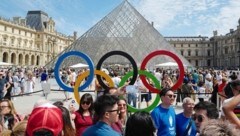 Rund um die Spiele in Paris sind jede Menge „verrückte“ Fans unterwegs. (Bild: AFP/AFP or licensors)