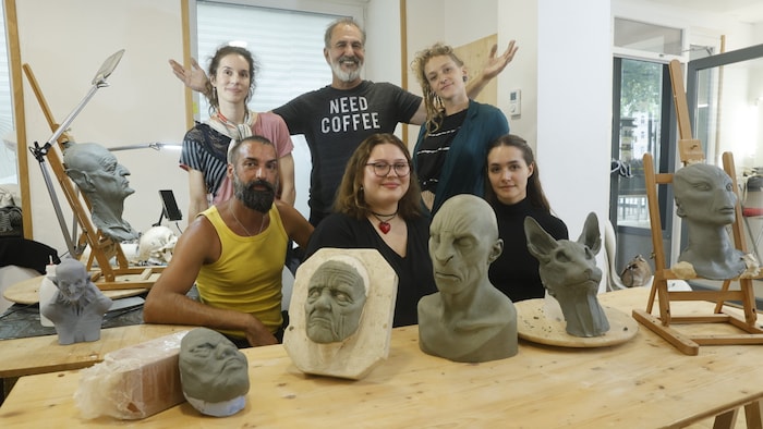Maske-Wien-Chefin Katharina Gräser, Brian Wade und eine Handvoll heimischer Maskenbildner aus ...