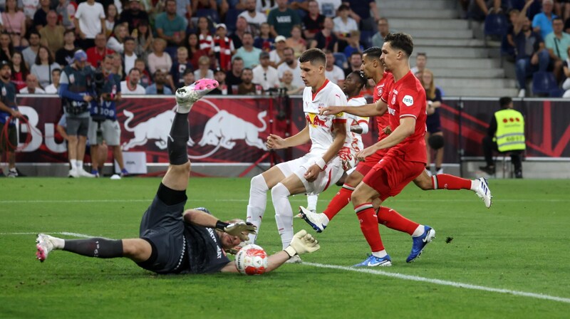 Ratkov (center) had a tough time. (Bild: Tröster Andreas)