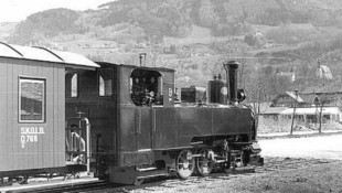 Bis 1957 fuhr die Bahn bis nach Bad Ischl. Landesrat Günther Steinkellner hält die Idee der ...