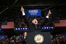 Kamala Harris´ „Running Mate“: Tim Walz (Bild: AFP/AFP or licensors)