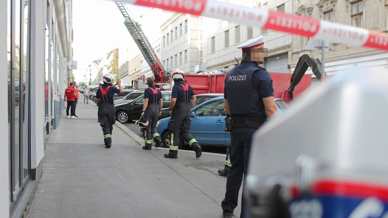 Die Ermittlungen nach der Explosion sind im Laufen. (Bild: Bartel Gerhard/Krone KREATIV)