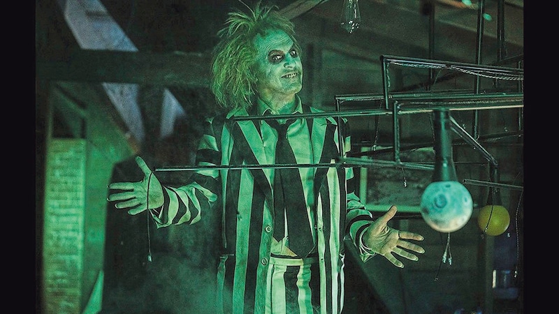 Michael Keaton ist „Beetlejuice Beetlejuice“. (Bild: AP ( via APA) Austria Presse Agentur/AP)