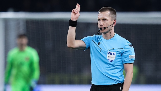 For Bartosz Frankowski (pictured) and Tomasz Musal, the night ended in the drunk tank. (Bild: AFP/APA/Ronny Hartmann)