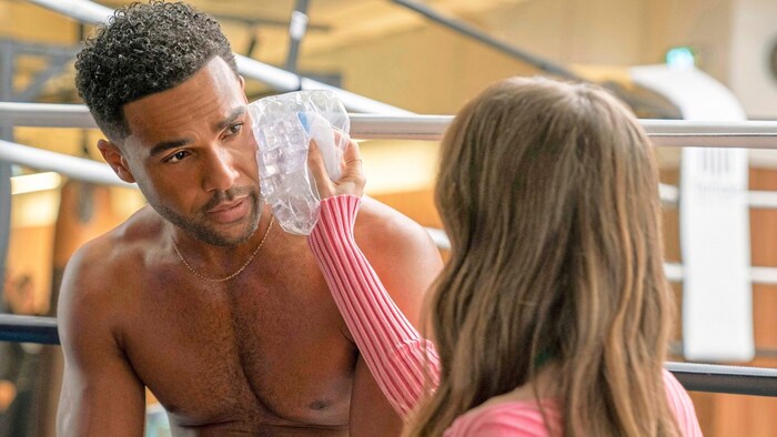 Schöne Menschen, viele Gefühle: Alfie (Lucien Laviscount) weiß nicht, woran er bei Emily ist.