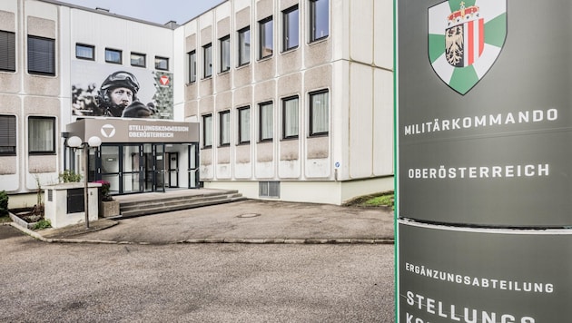 The young people are examined before entering the army. (Bild: Kerschbaummayr Werner)