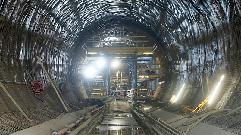 Aufgetretene Erdbewegungen und Wassereintritte in diesem Ausmaß seien außergewöhnlich und nicht vorhersehbar gewesen, heißt es von den Wiener Linien. (Bild: Holl Reinhard)