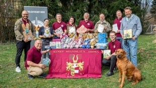 Der St. Stanislaus Ritterorden bei der jährlichen Osteraktion.