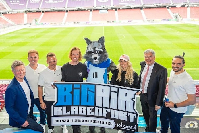 Bei Organisator Patrick Riepl (1. von rechts) liegen die Nerven völlig blank.