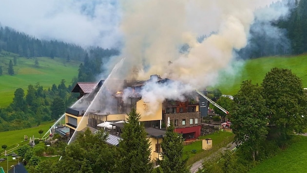 The fire is believed to have broken out on the upper floor (Bild: Markus Tschepp)