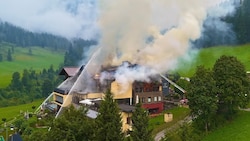 Der Brand dürfte im Obergeschoss ausgebrochen sein (Bild: Markus Tschepp)