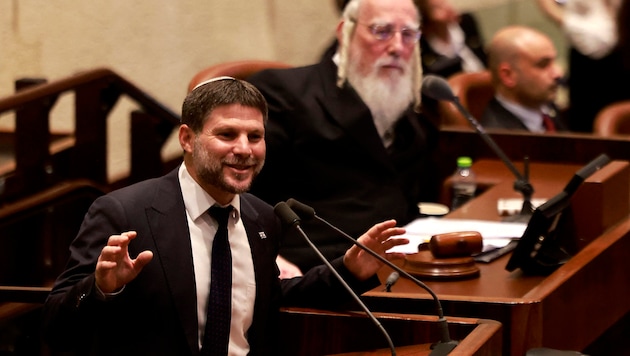 Finanzminister Bezalel Smotrich während einer Debatte im israelischen Parlament (Bild: APA/AFP/Menahem KAHANA)