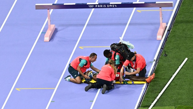 Lamecha Girma had to be carried off on a stretcher by the emergency services. (Bild: APA/AFP/Ben STANSALL)