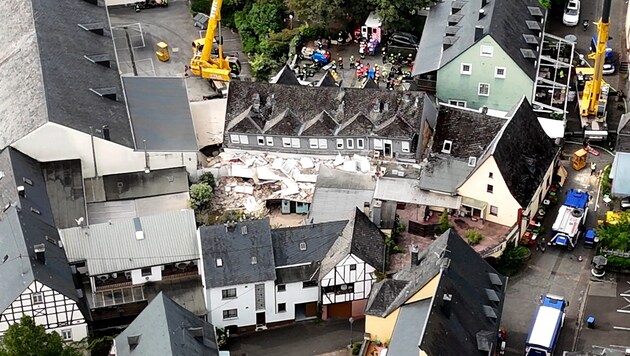 Two people died in a hotel collapse in Kröv on the Moselle (Rhineland-Palatinate), presumably including the owner. (Bild: AFP/APA/NonStopNews)