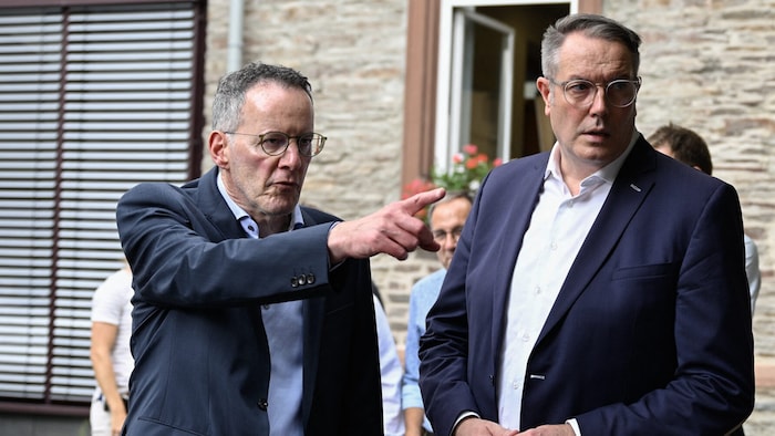 Von links: Michael Ebling, Innenminister von Rheinland-Pfalz, und Ministerpräsident Alexander ...