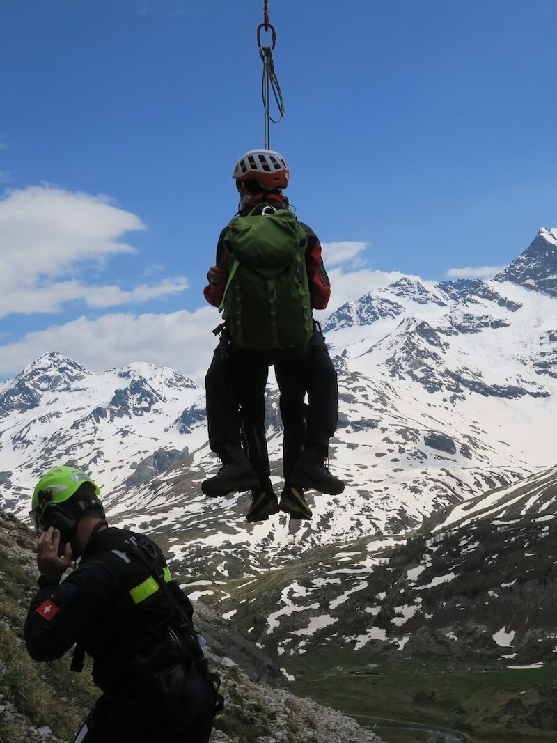 The hikers had to be flown out (symbolic image). (Bild: Kapo Graubünden)