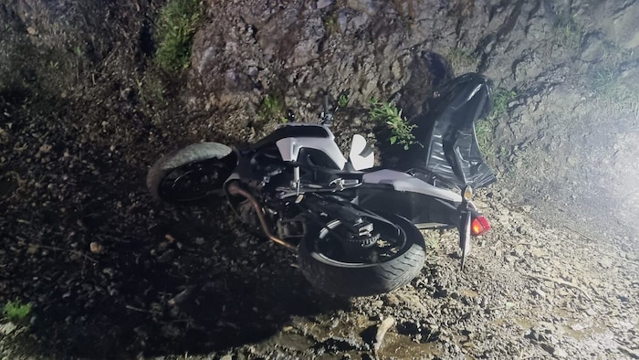 Das beschädigte Motorrad.