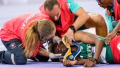 Lamecha Girma kam bei Olympia schwer zu Sturz. (Bild: AP/Bernat Armangue)