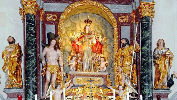 Protective mantle Madonna in the parish church in Maria Gail.