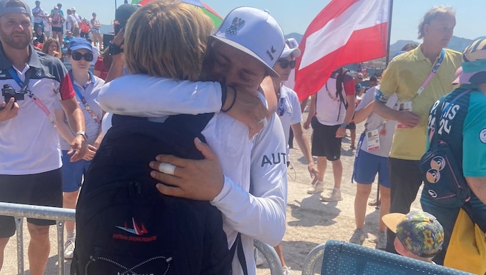 Lara Vadlau herzte ihre Mama. Und umgekehrt.